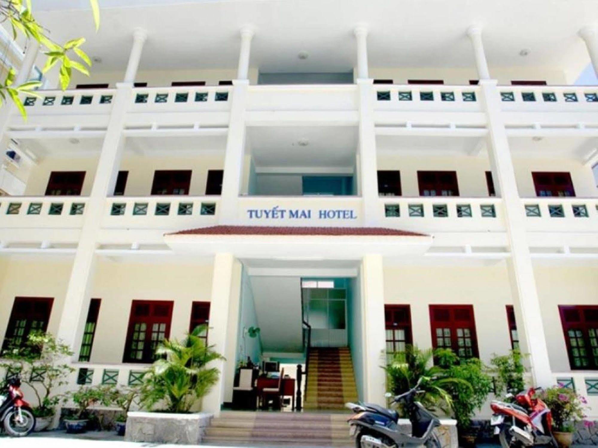 Oyo 381 Tuyet Mai Hotel Nha Trang Exterior photo