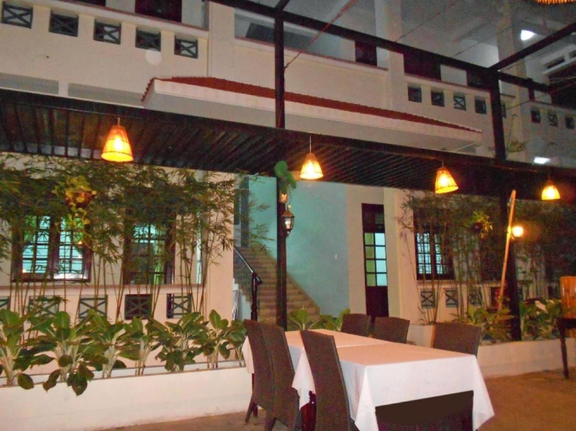 Oyo 381 Tuyet Mai Hotel Nha Trang Exterior photo